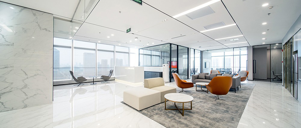 怎樣才能有寬敞的辦公室裝飾效果？